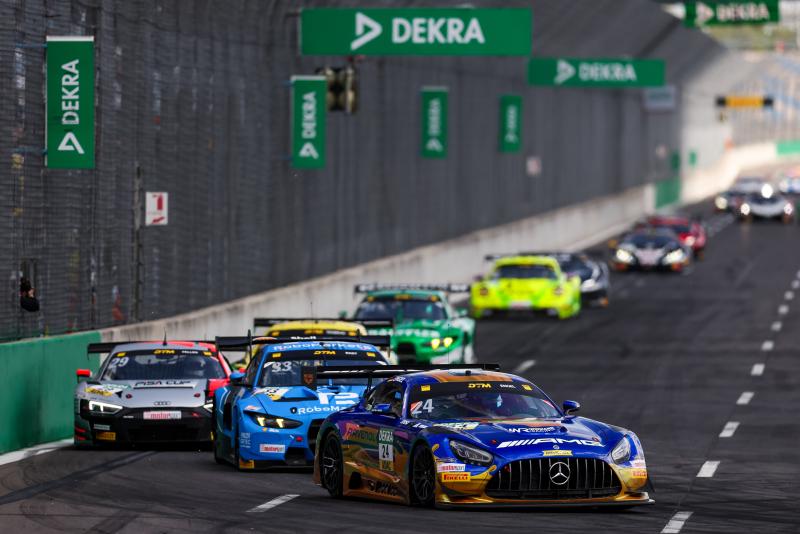 Lausitz Ring Dekra an den Fangzäunen