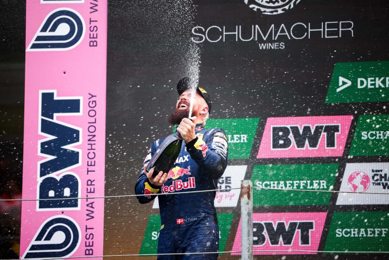 Siegerpodest Zandvoort Champagner